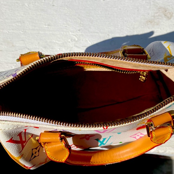 i’m selling a Louis Vuitton hand bag, in great condition - Picture 4 of 4